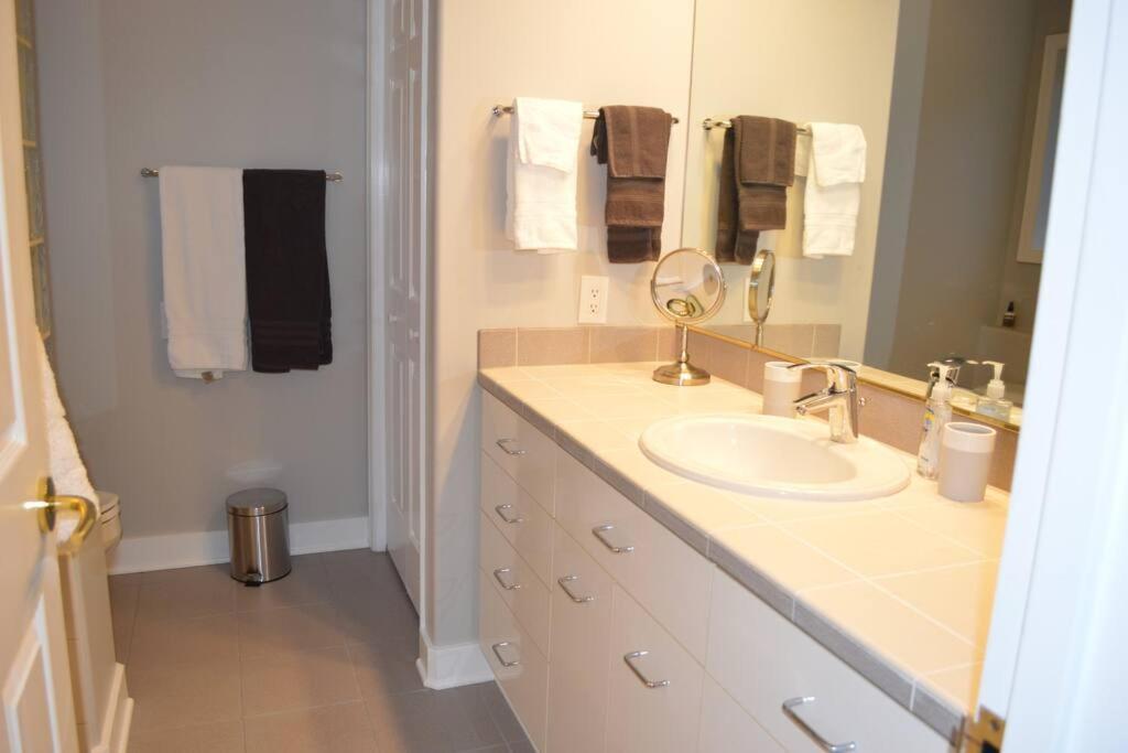 1-Bedroom Seaview Guesthouse On Seattle Luxury Estate With Views Of Olympic Mountains Kültér fotó