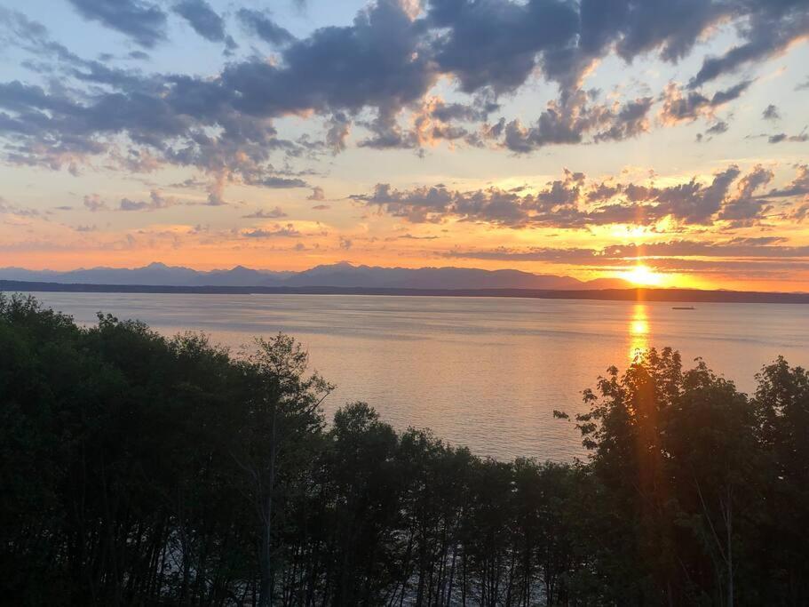 1-Bedroom Seaview Guesthouse On Seattle Luxury Estate With Views Of Olympic Mountains Kültér fotó